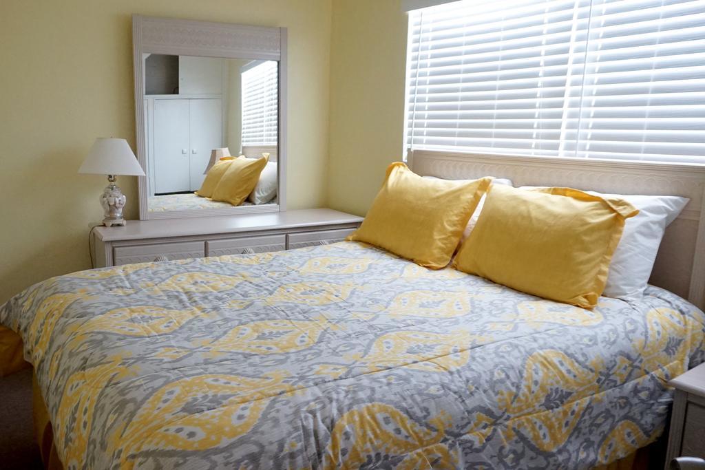 Tropic Terrace Of Treasure Island Hotel St. Pete Beach Bilik gambar